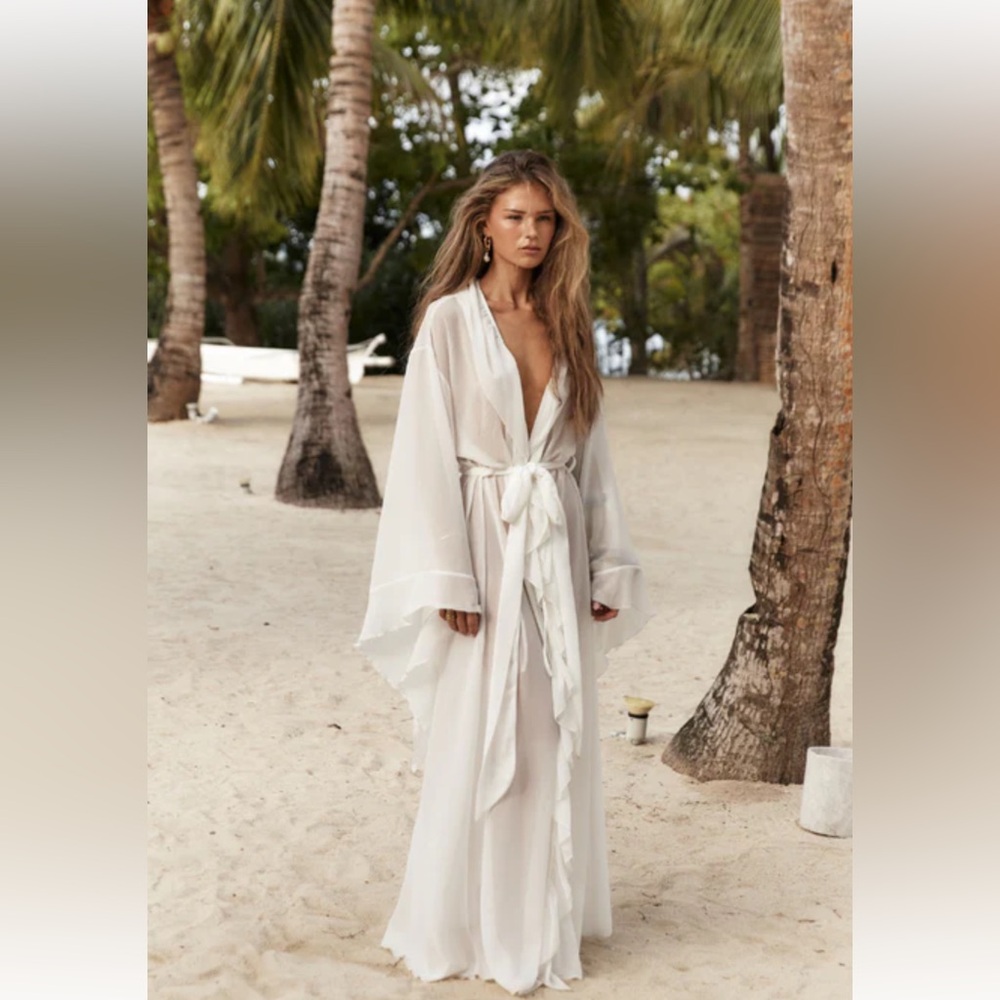 Hannah Robe Ivory - Picture 7 of 10